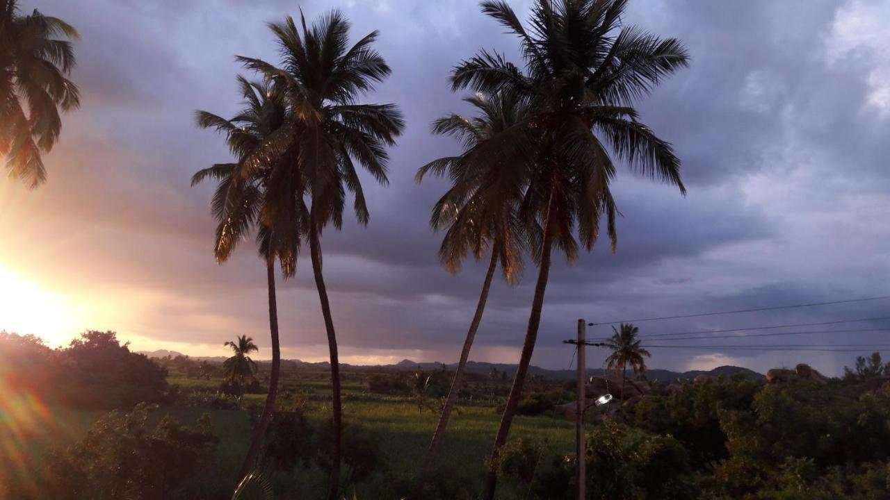 Vaibhav Home Stay Hampi Exterior photo